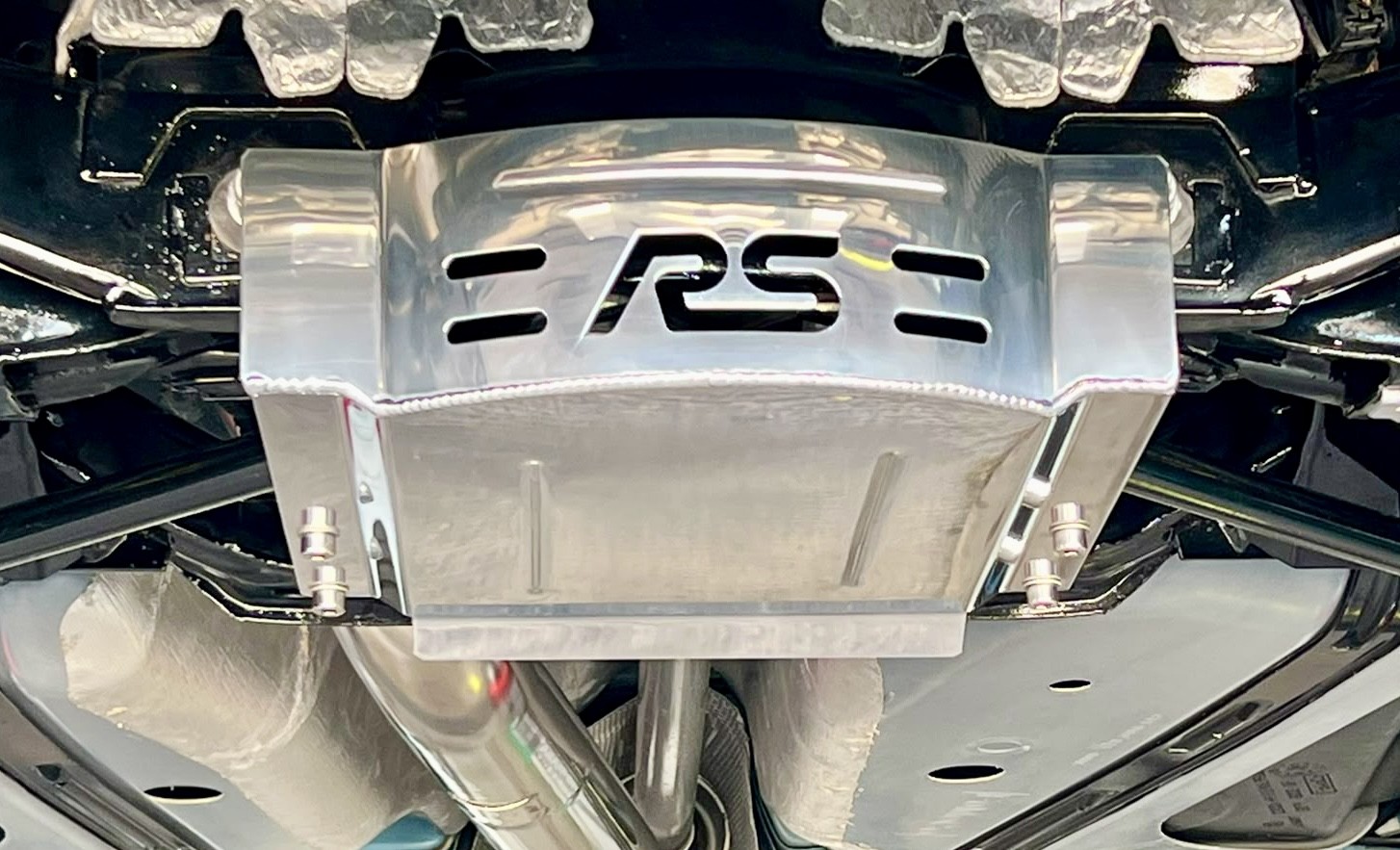 FORD FOCUS RS MK3 DIFFERENTIAL COVER, PLUS STAINLESS KIT